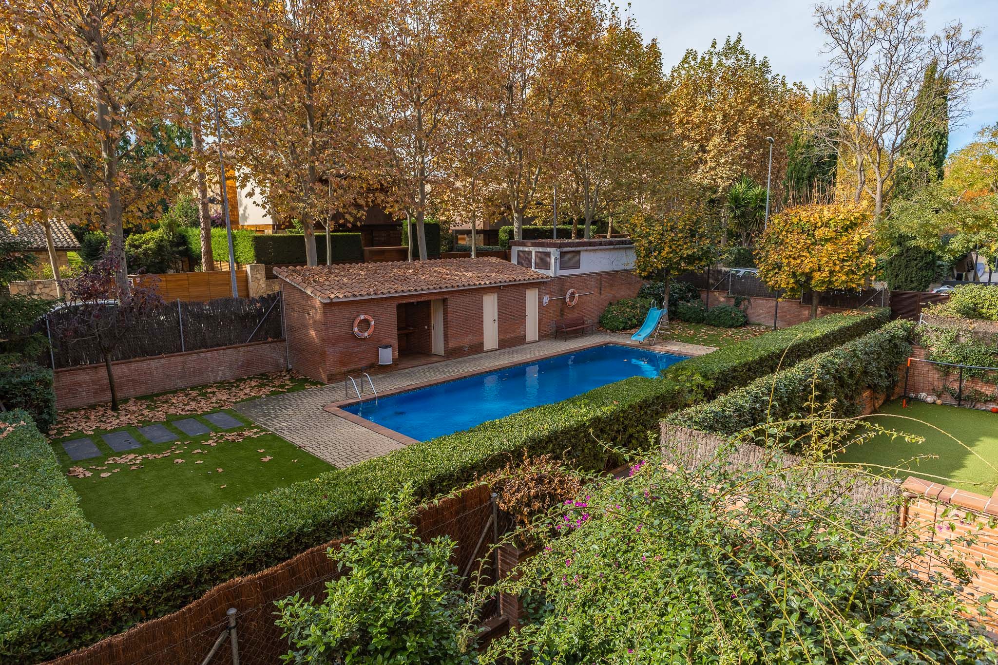 Piscina de Apartament de lloguer en Sant Cugat del Vallès amb Aire condicionat, Calefacció i Parquet