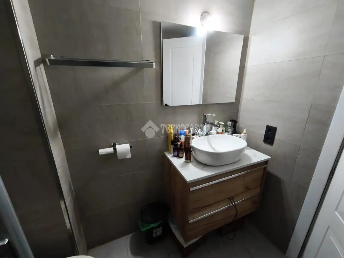 Bathroom of Flat for sale in Parla  with Heating