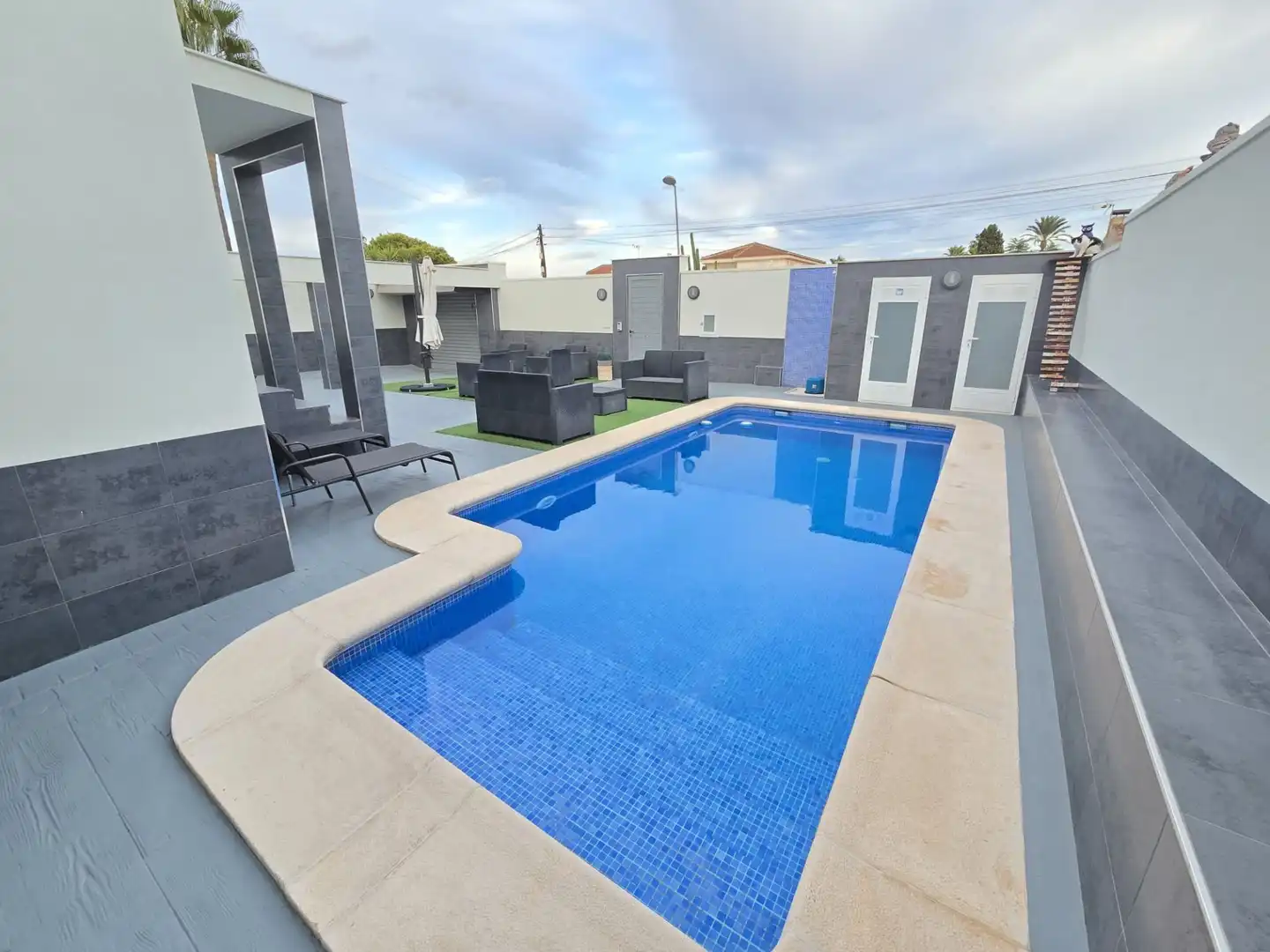 Piscina de Casa o xalet en venda en Torrevieja amb Aire condicionat, Calefacció i Jardí privat