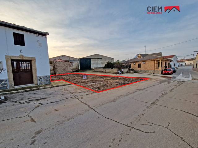 Terreno residencial en Venta en Calle Portugal en Escurial