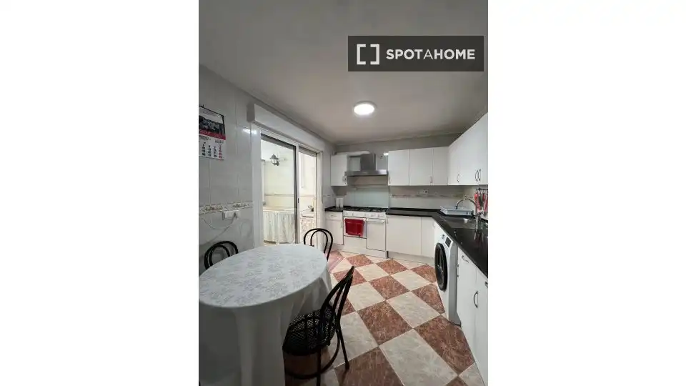 Kitchen of Flat for share in Valencia  with Air Conditioner, Heating and Terrace