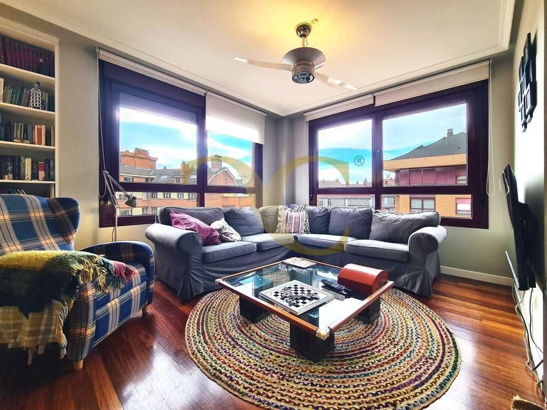 Living room of Flat for sale in Oviedo   with Heating, Private garden and Storage room