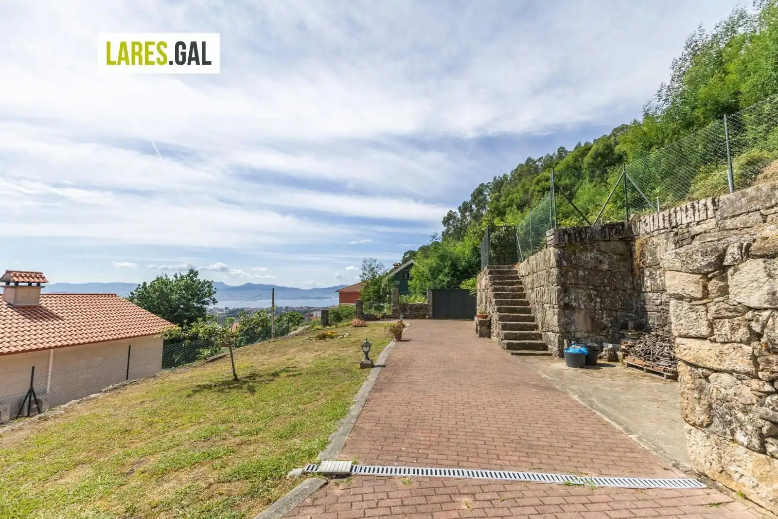 Außenansicht von Haus oder Chalet zum Verkauf in Cangas  mit Heizung, Terrasse und Möbliert