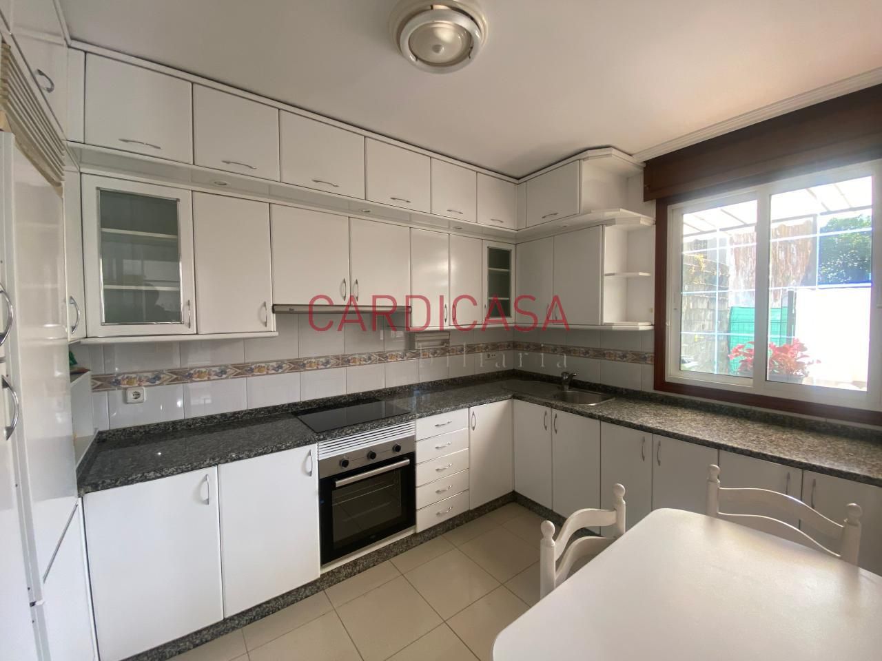 Cuina de Casa o xalet en venda en Vigo  amb Calefacció, Parquet i Terrassa
