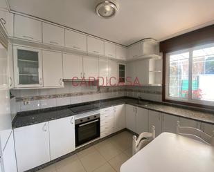 Cuina de Casa o xalet en venda en Vigo  amb Calefacció, Parquet i Terrassa
