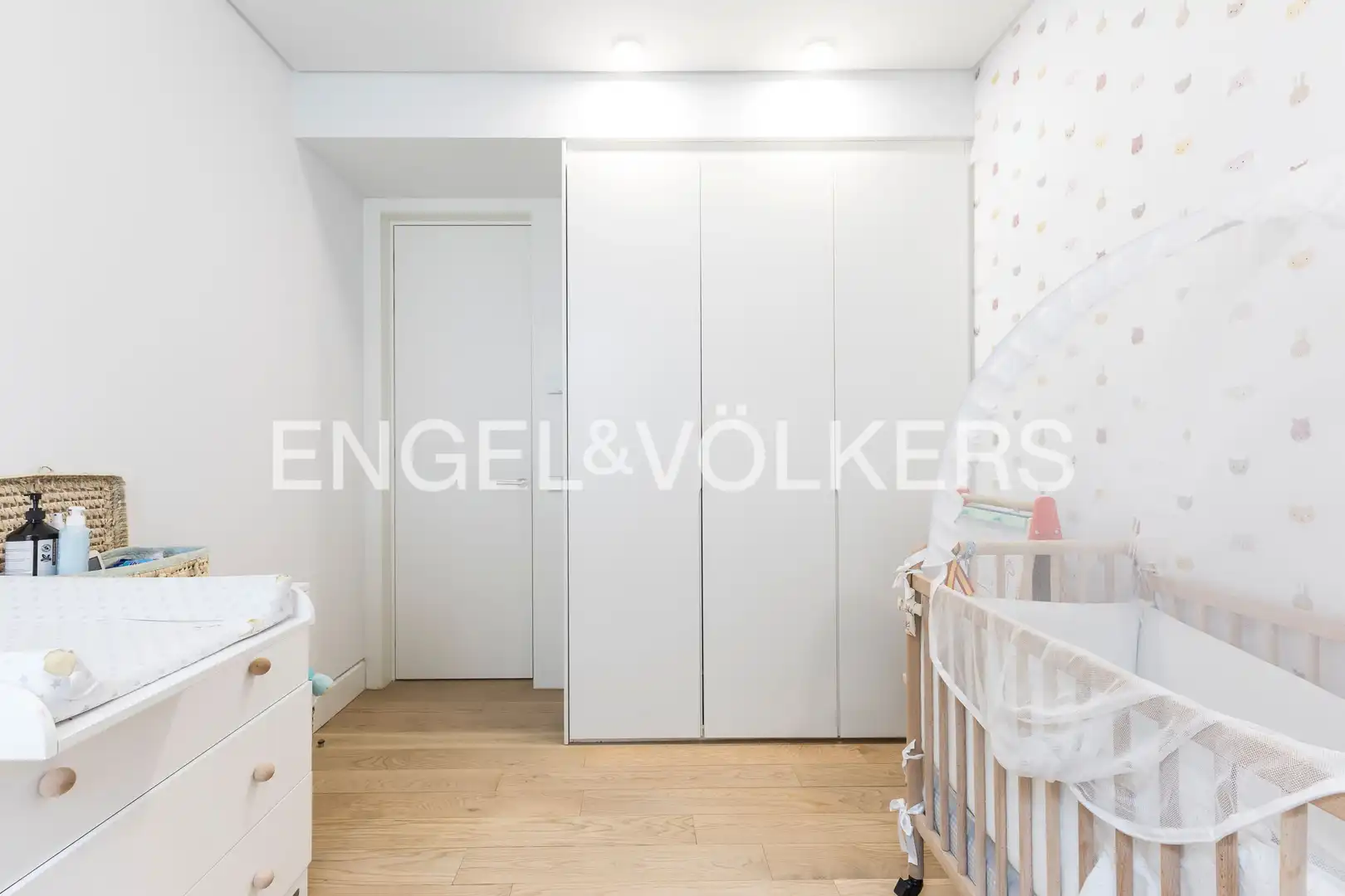 Dormitori de Apartament en venda en Madrid amb Calefacció, Jardí privat i Traster