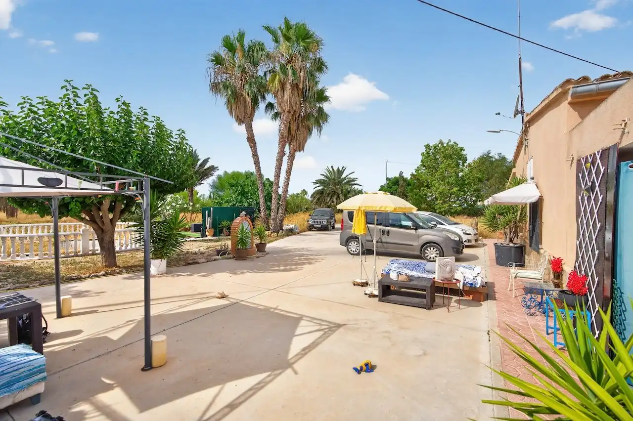 Außenansicht von Haus oder Chalet zum Verkauf in Elche / Elx mit Heizung, Privatgarten und Terrasse