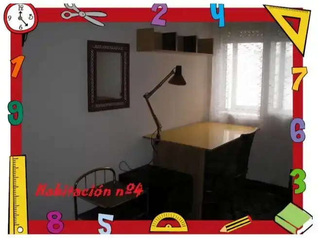 Bedroom of Flat for share in Capiscol - Gamonal