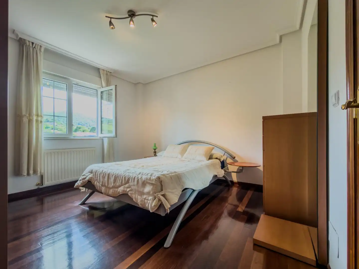 Dormitori de Casa adosada en venda en Villaescusa (Cantabria) amb Calefacció i Parquet