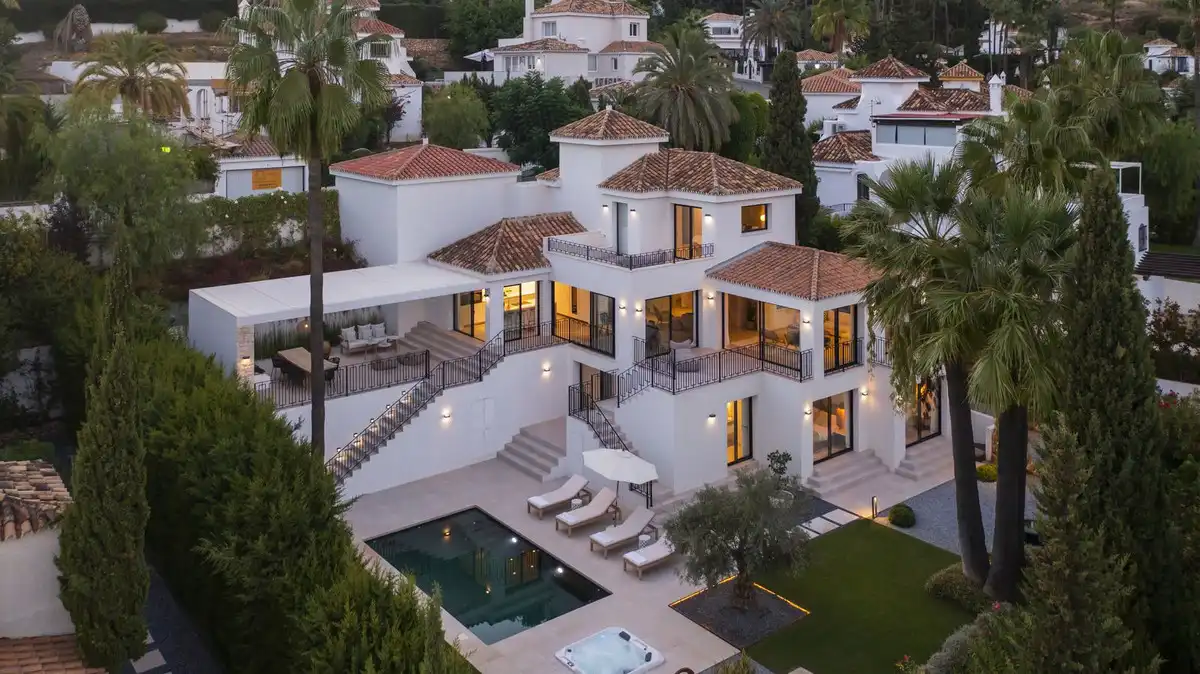 Exterior view of Houses for sale in Nueva Andalucía