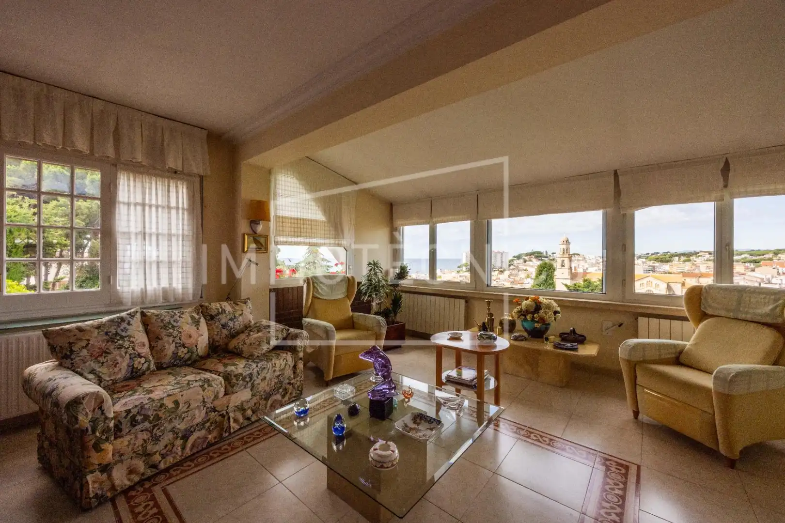 Sala d'estar de Casa o xalet en venda en Canet de Mar amb Calefacció, Jardí privat i Terrassa