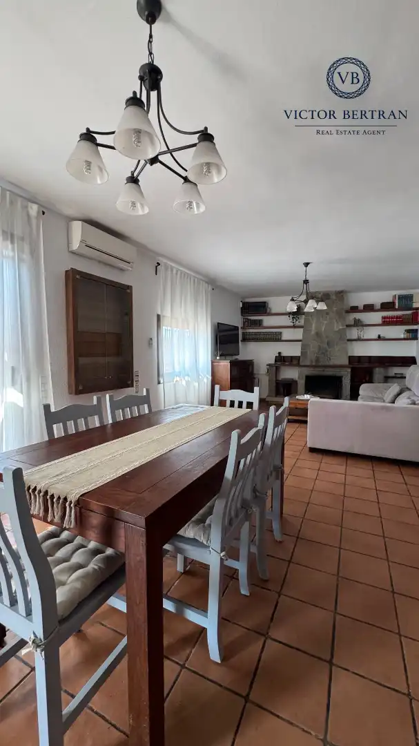 Comedor de Casa adosada en venta en Sant Cebrià de Vallalta con Aire acondicionado, Calefacción y Jardín privado