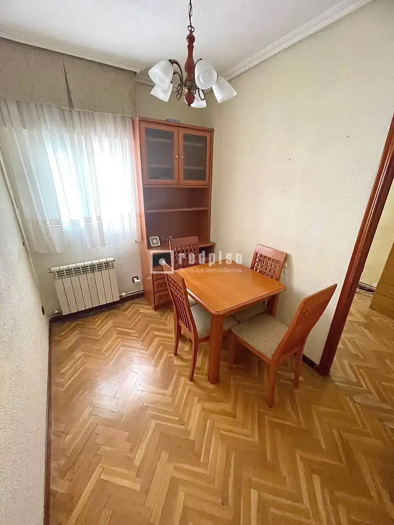 Dormitori de Pis en venda en Madrid amb Calefacció, Parquet i Terrassa