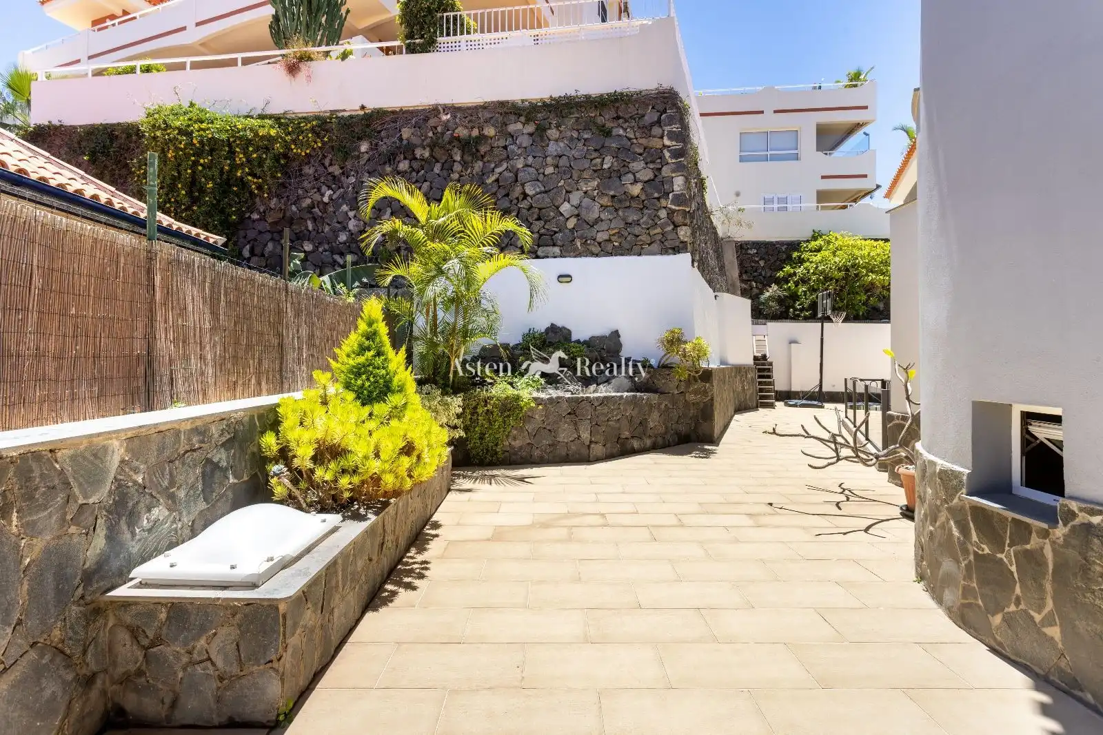 Houses for sale in De La Lancha, Playa Jardín