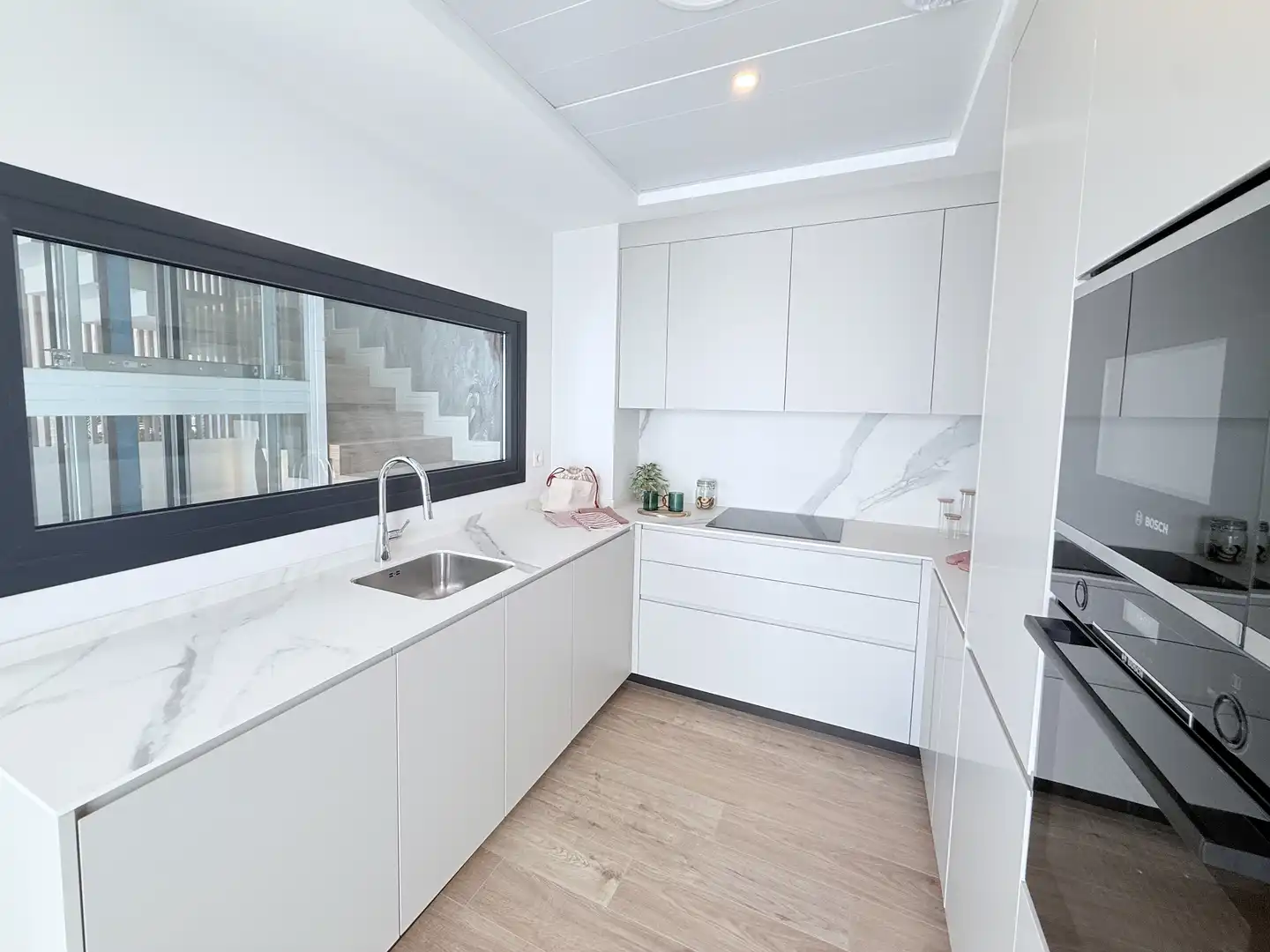 Küche von Einfamilien-Reihenhaus zum Verkauf in Málaga mit Privatgarten, Balkon und Gemeinschaftspool