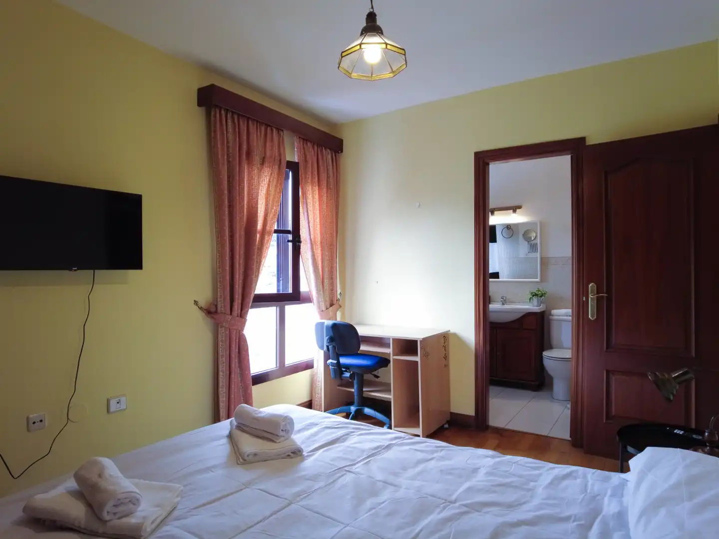 Habitación de Casa adosada de alquiler en La Orotava con Calefacción, Parquet y Amueblado