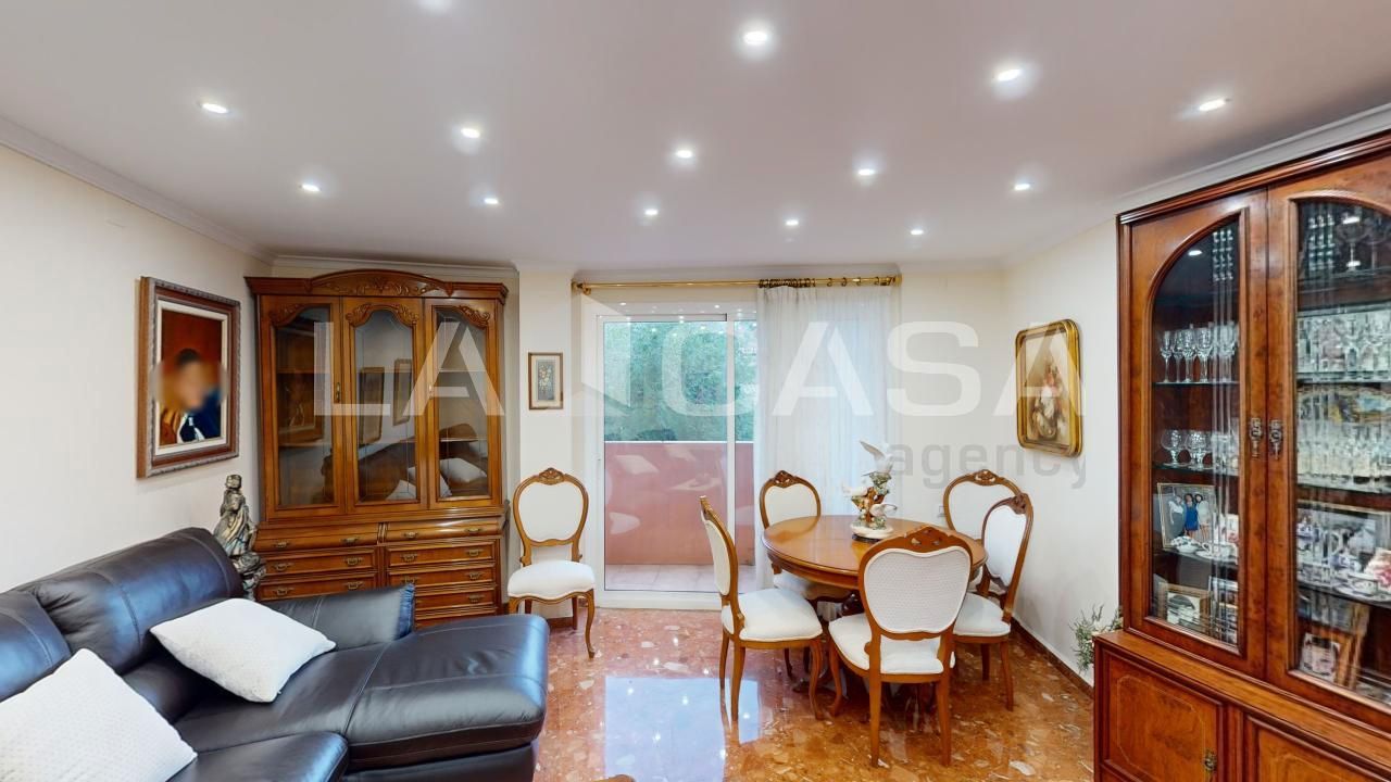 Living room of Flat for sale in  Valencia Capital  with Heating, Furnished and Oven
