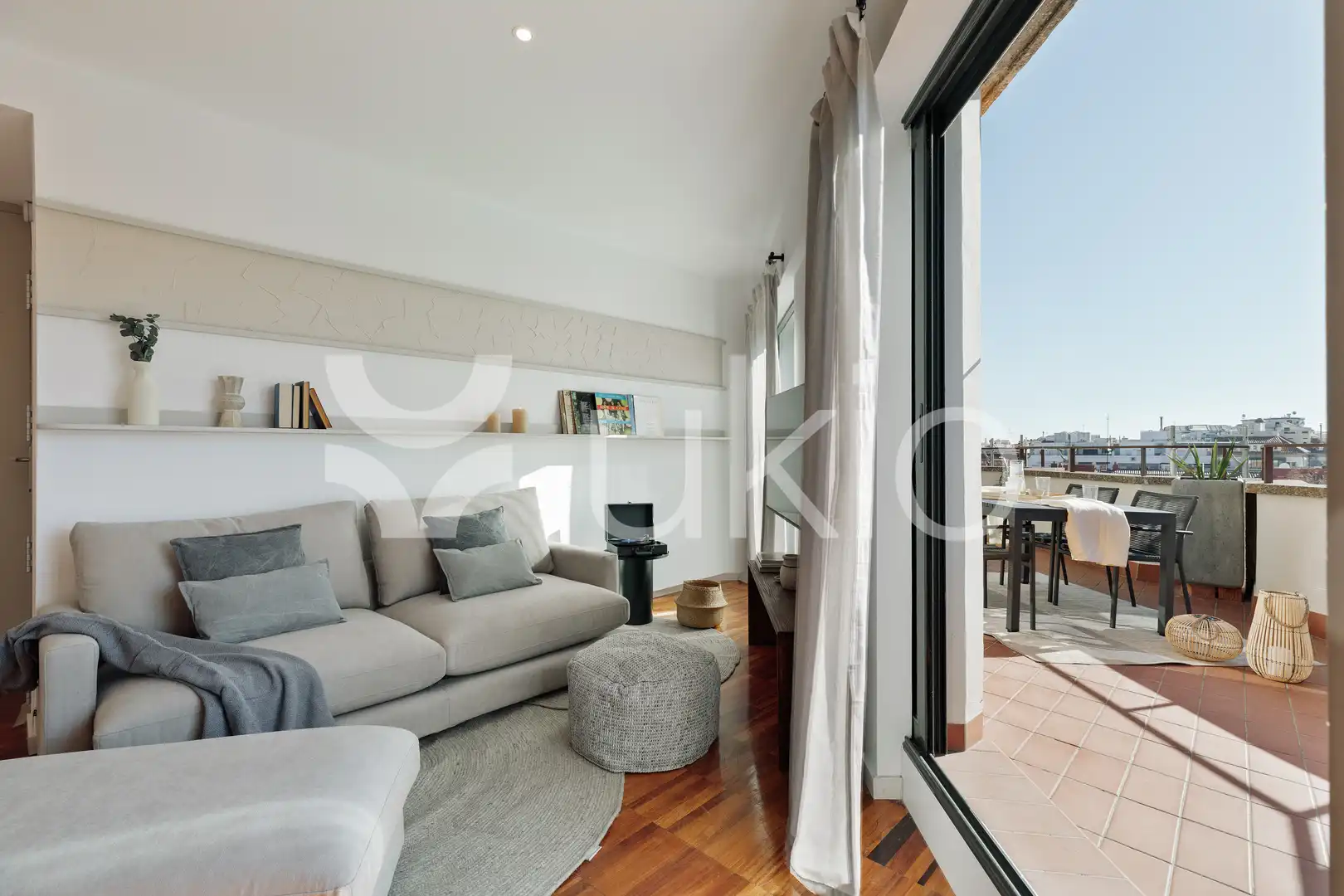 Sala de estar de Apartamento de alquiler en Barcelona con Aire acondicionado, Calefacción y Terraza