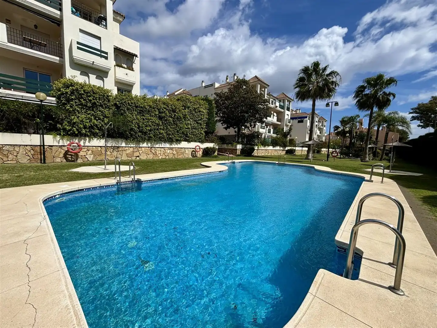 Piscina de Apartament en venda en Marbella amb Aire condicionat i Terrassa
