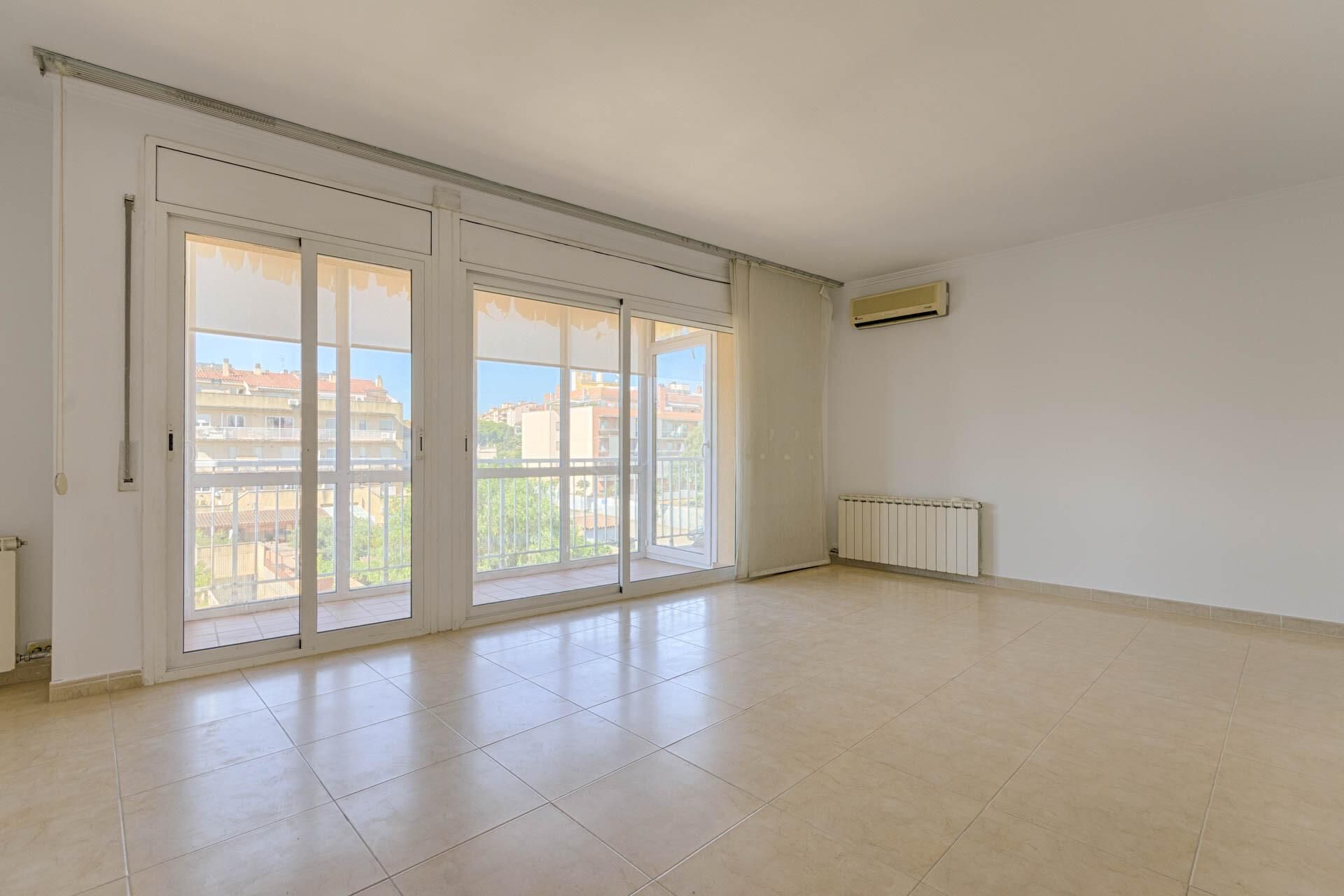 Sala d'estar de Dúplex en venda en Figueres amb Calefacció, Terrassa i Balcó