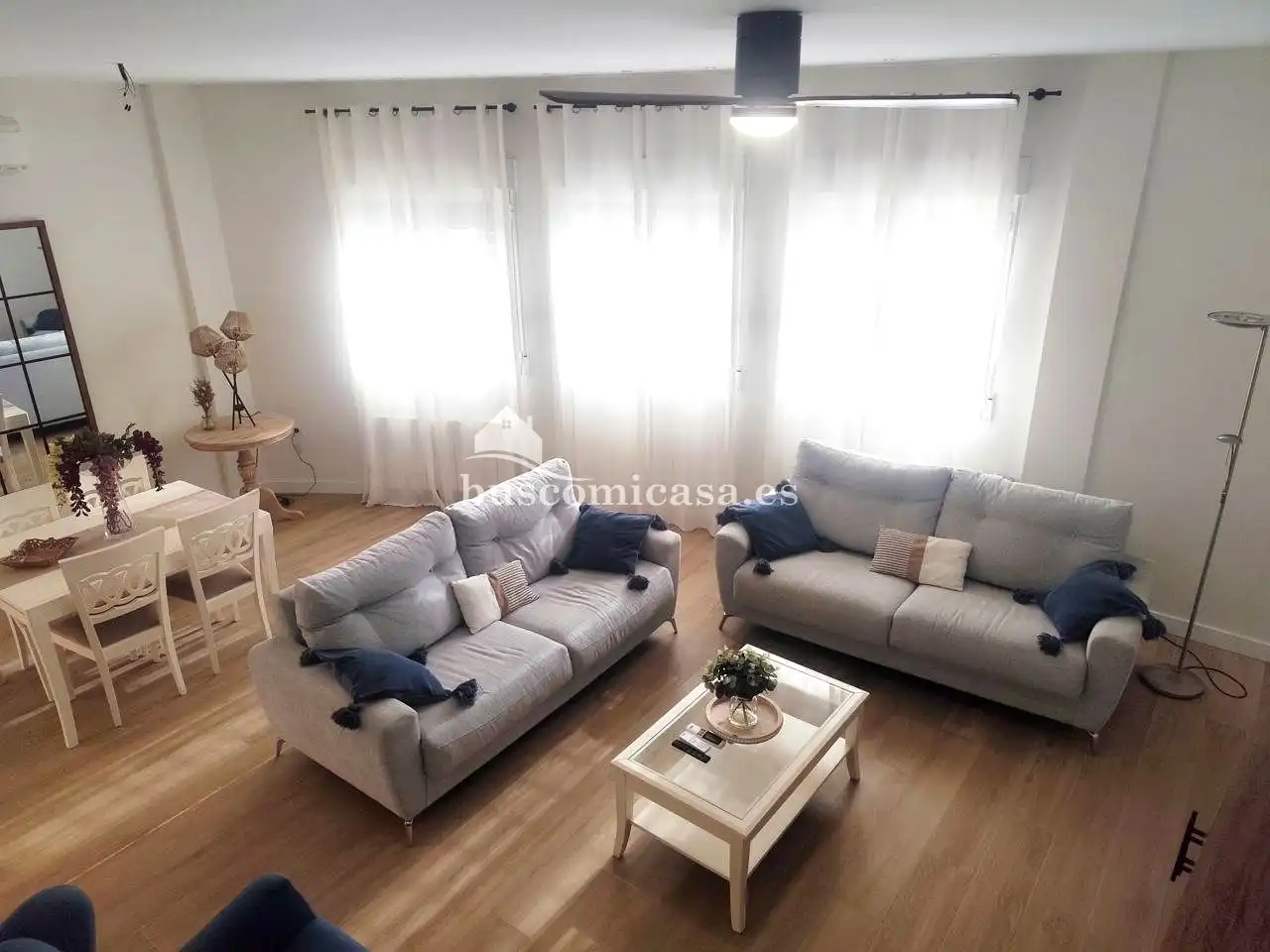 Sala d'estar de Casa adosada en venda en Fuerte del Rey amb Aire condicionat, Calefacció i Jardí privat