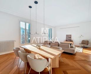 Living room of Flat to rent in  Barcelona Capital  with Air Conditioner, Heating and Parquet flooring