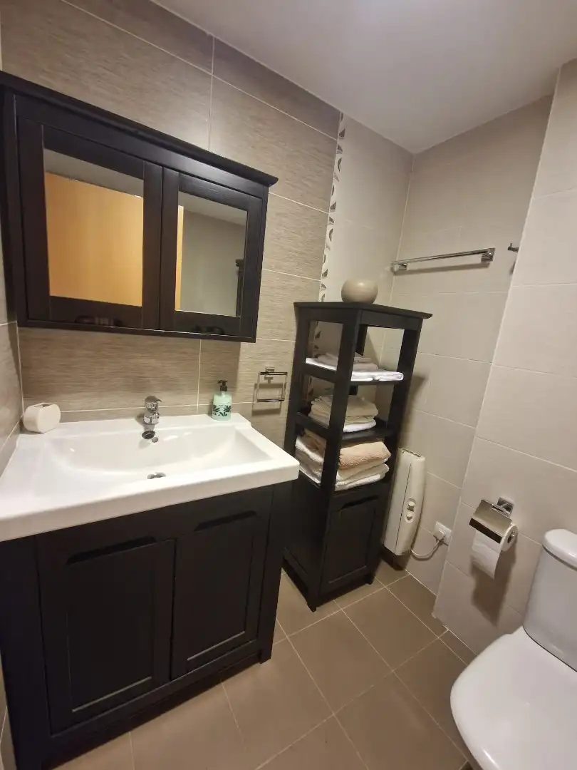 Baño de Apartamento en venta en Benasque con Aire acondicionado, Calefacción y Amueblado