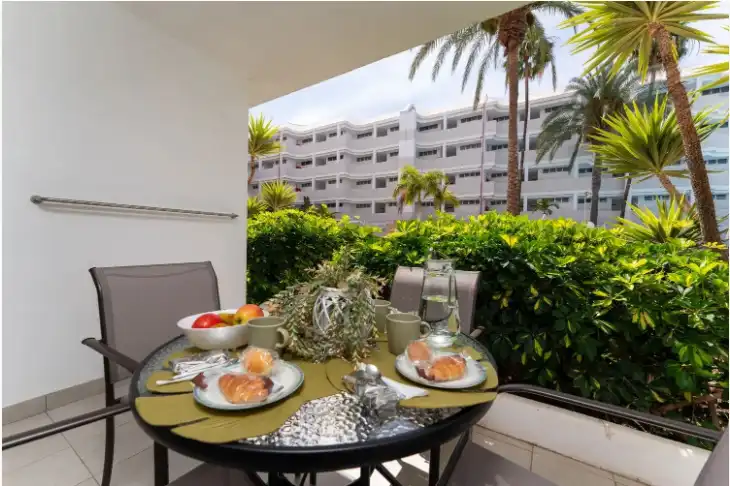 Terrassa de Pis de lloguer en Las Palmas de Gran Canaria amb Aire condicionat, Terrassa i Moblat