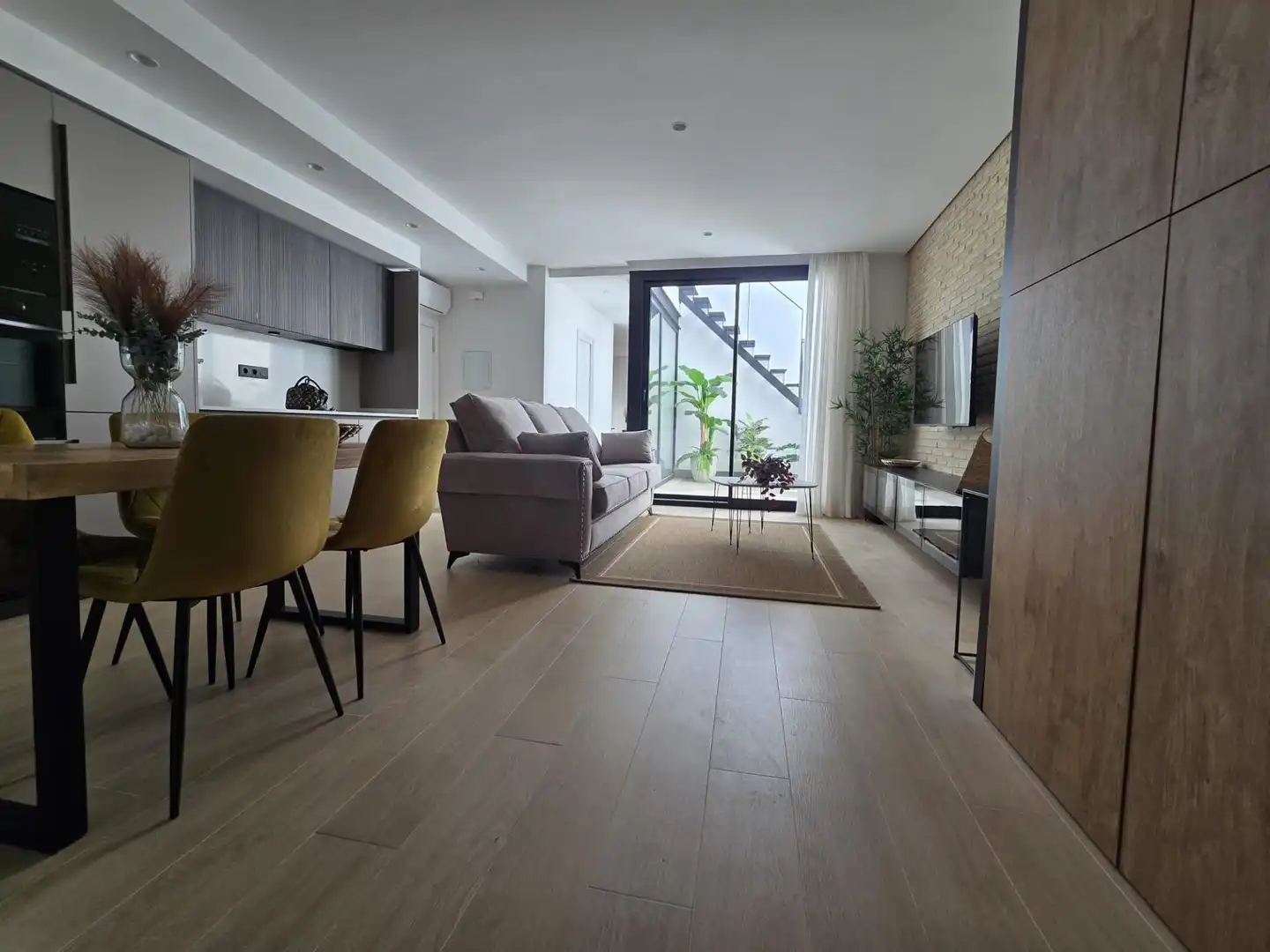 Living room of Flat for rent in Sanlúcar la Mayor  with Air Conditioner, Heating and Furnished