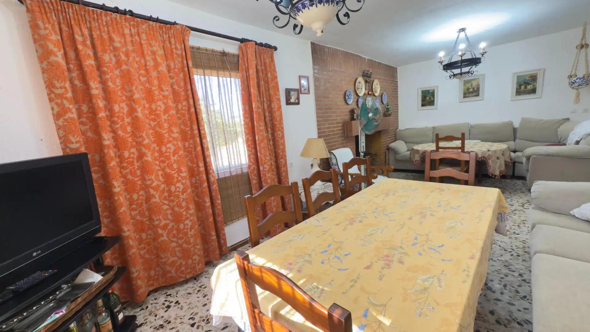 Menjador de Finca rústica en venda en Gibraleón amb Aire condicionat, Jardí privat i Terrassa