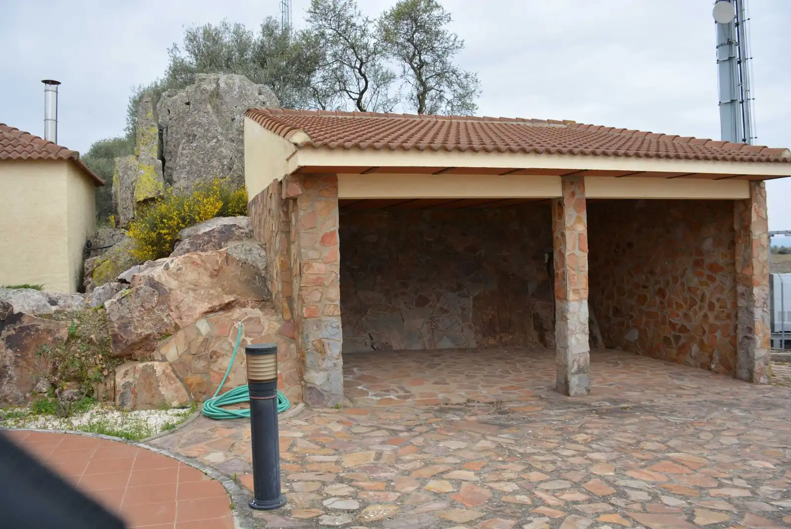Vista exterior de Casa o xalet en venda en Medellín amb Aire condicionat, Calefacció i Jardí privat