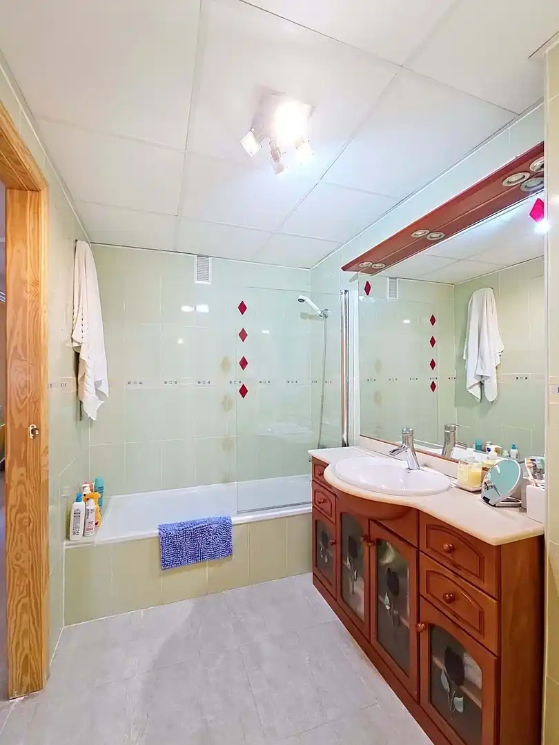 Bathroom of Flat for sale in Miramar  with Air Conditioner, Heating and Terrace