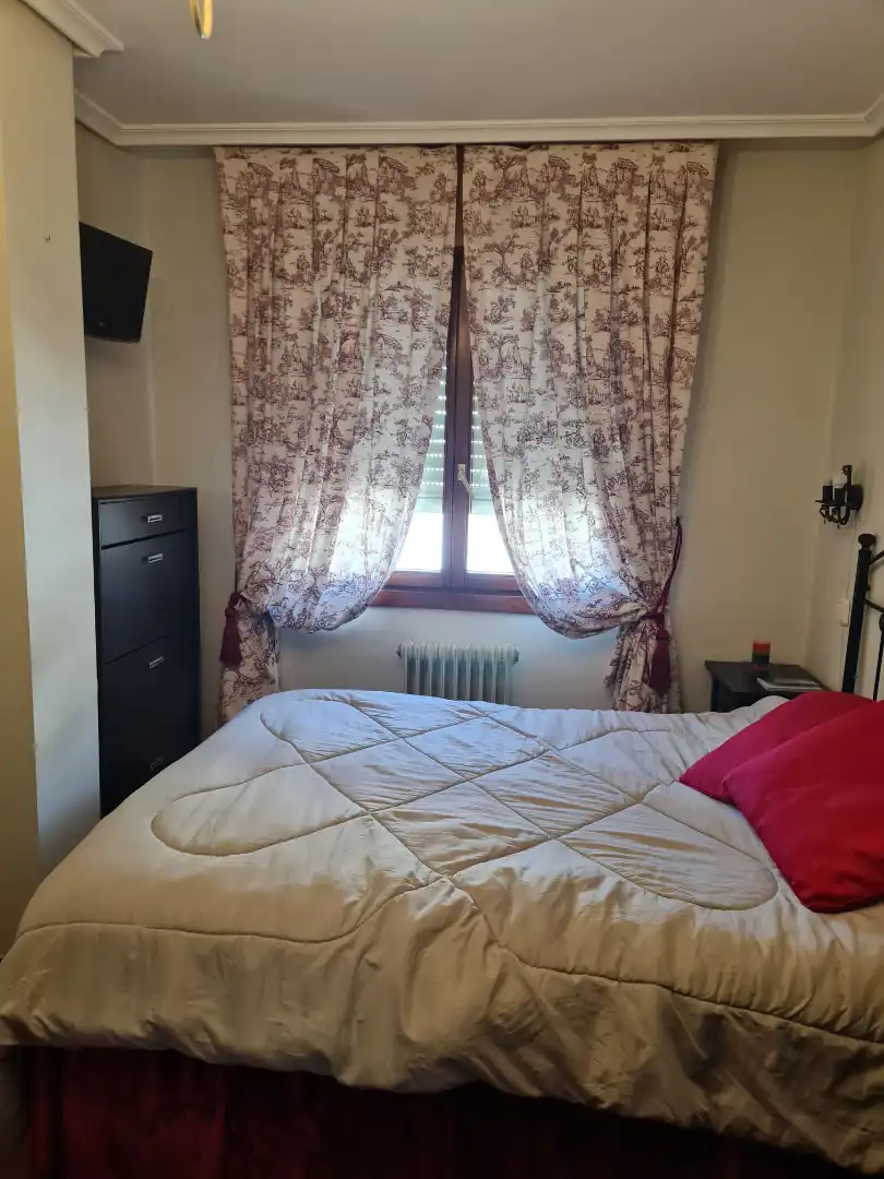 Habitación de Piso de alquiler en Castro-Urdiales con Calefacción, Parquet y Amueblado