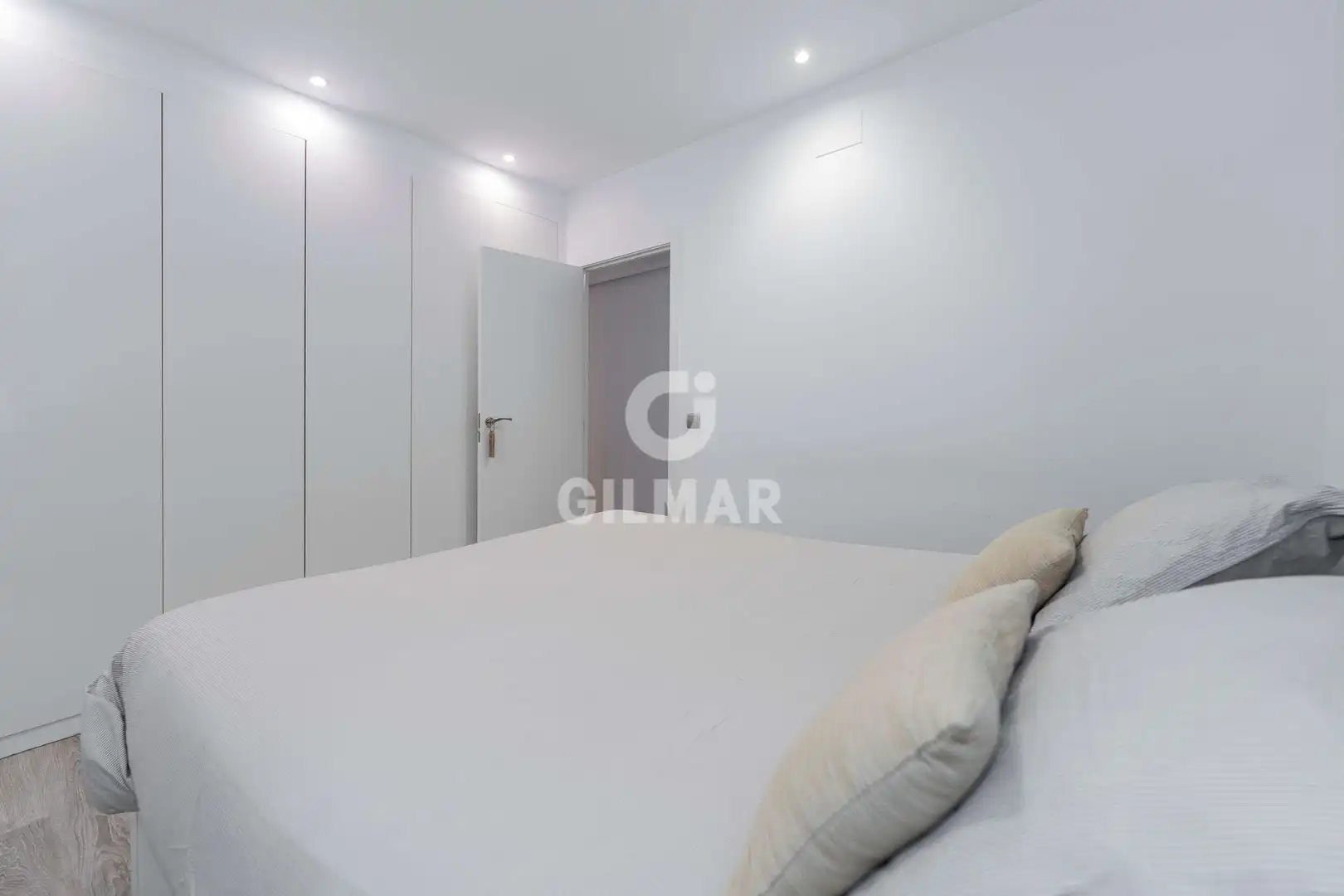 Habitación de Ático en venta en Madrid con Calefacción y Balcón