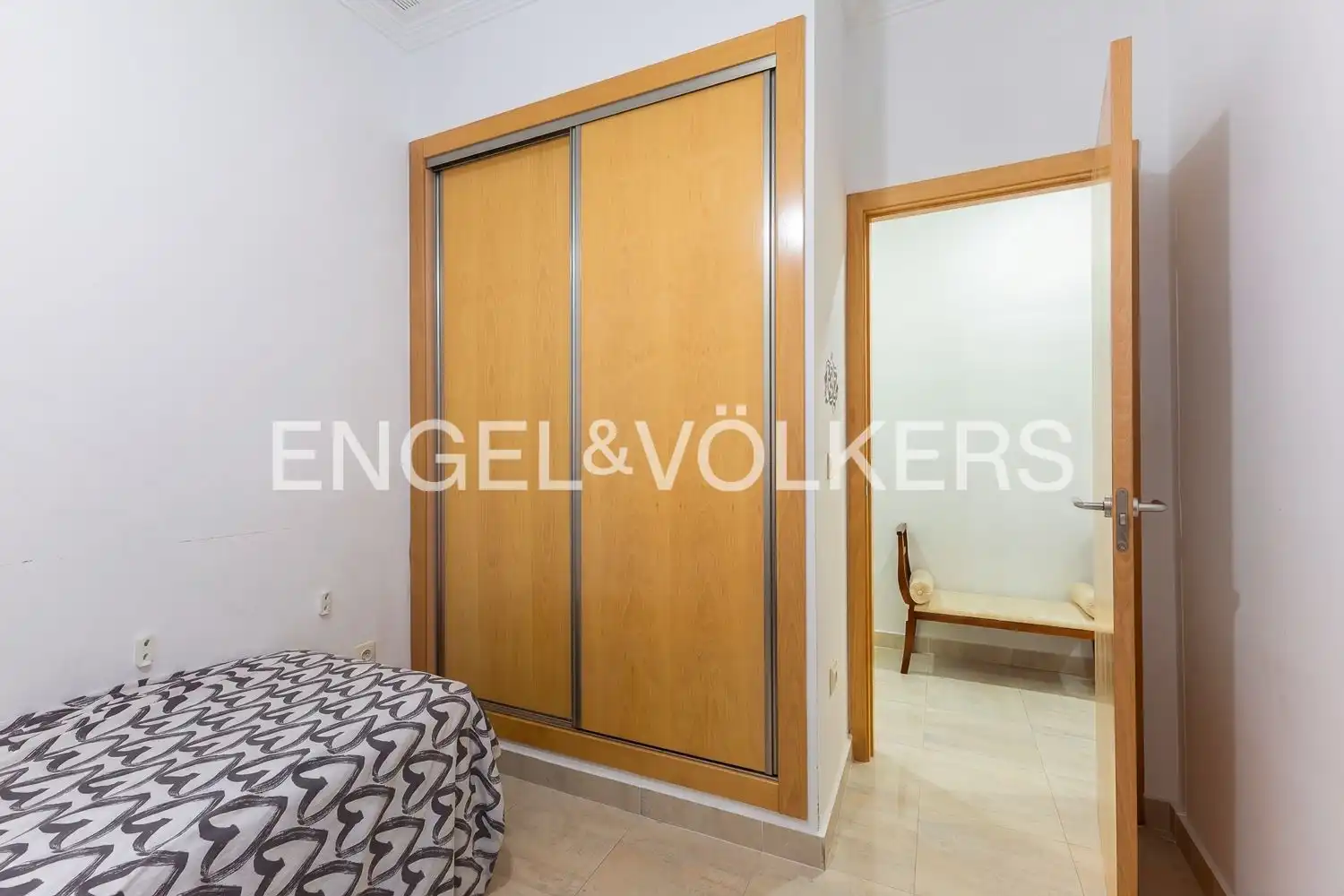 Schlafzimmer von Wohnung zur Miete in Valencia mit Klimaanlage, Heizung und Möbliert