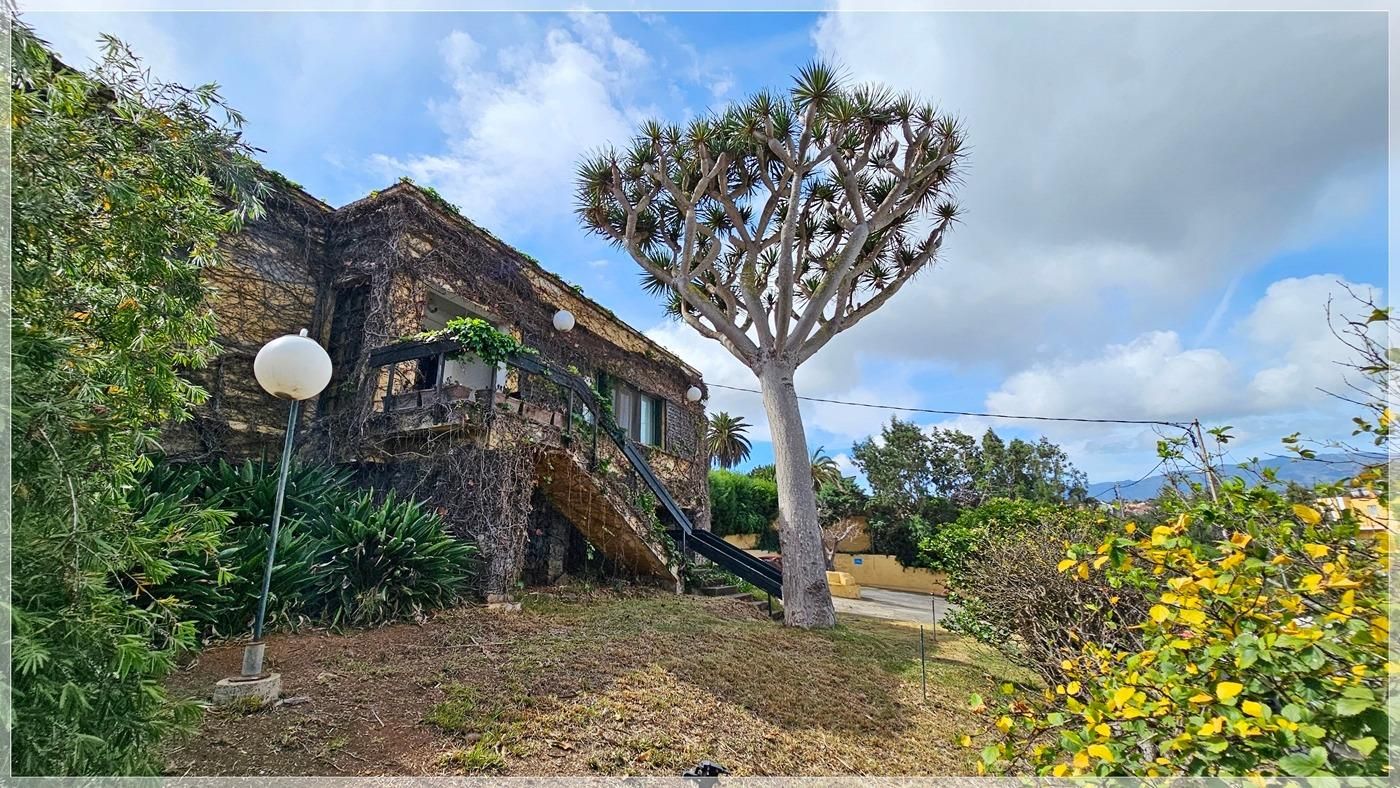 Vista exterior de Casa o xalet en venda en Las Palmas de Gran Canaria amb Calefacció, Jardí privat i Terrassa
