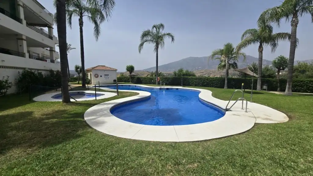 Schwimmbecken von Wohnungen zum Verkauf in Mijas mit Klimaanlage, Terrasse und Schwimmbad