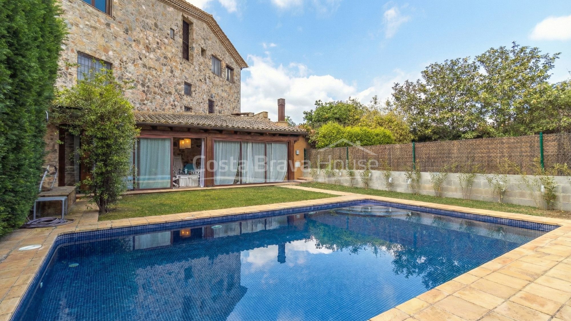 Exterior view of Country homes for sale in Torrent (Girona)  with Air Conditioner, Heating and Private garden