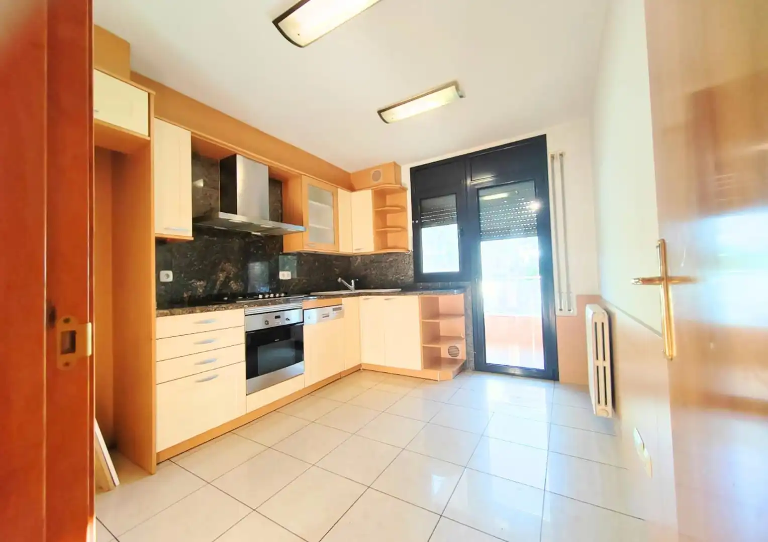 Cuina de Pis en venda en Sabadell amb Parquet i Terrassa