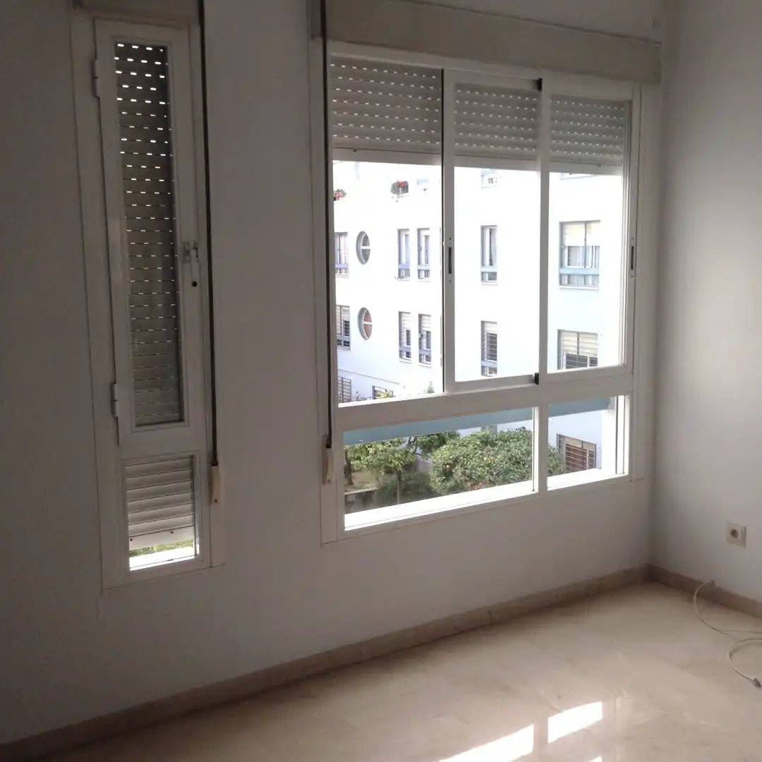 Schlafzimmer von Wohnung zur Miete in Sevilla mit Klimaanlage und Heizung