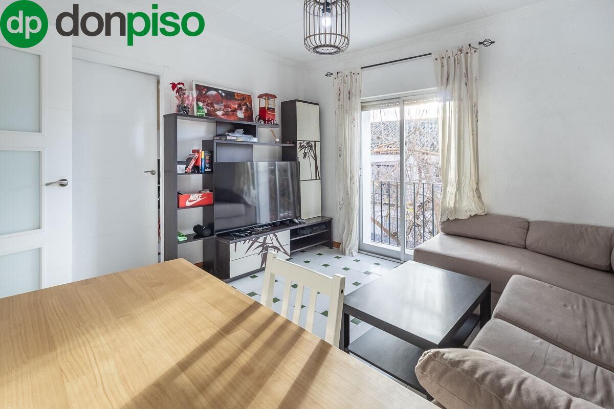 Living room of Flat for sale in  Granada Capital