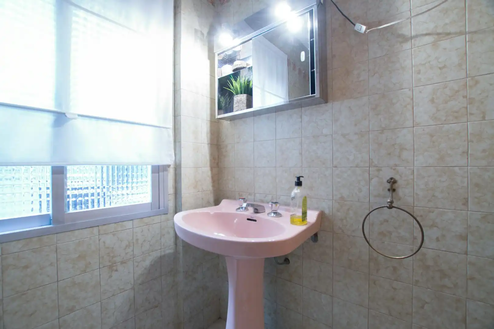 Baño de Piso de alquiler en Madrid con Calefacción, Amueblado y Lavadora