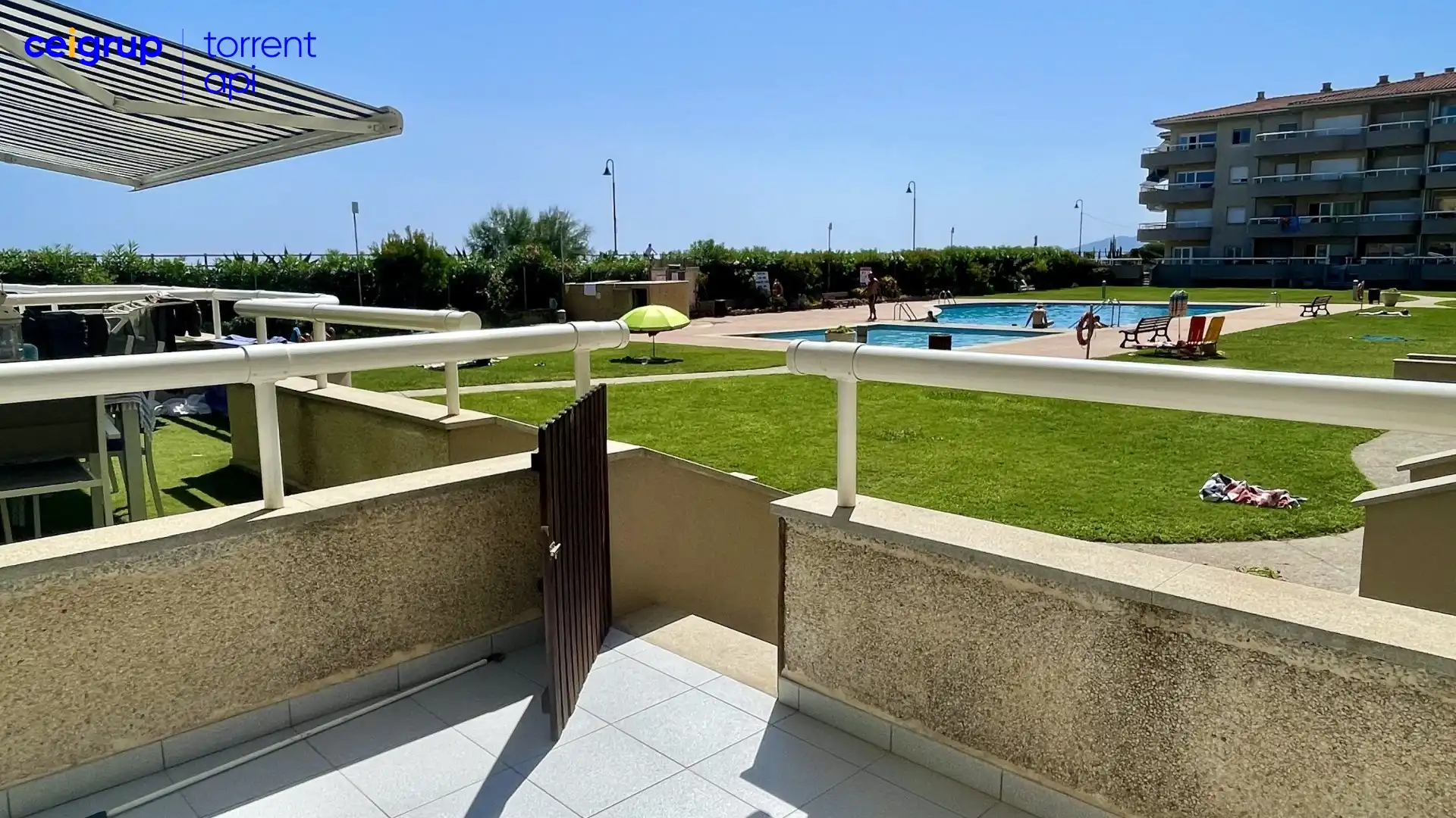 Piscina de Planta baja en venta en L'Estartit con Terraza, Piscina y Amueblado