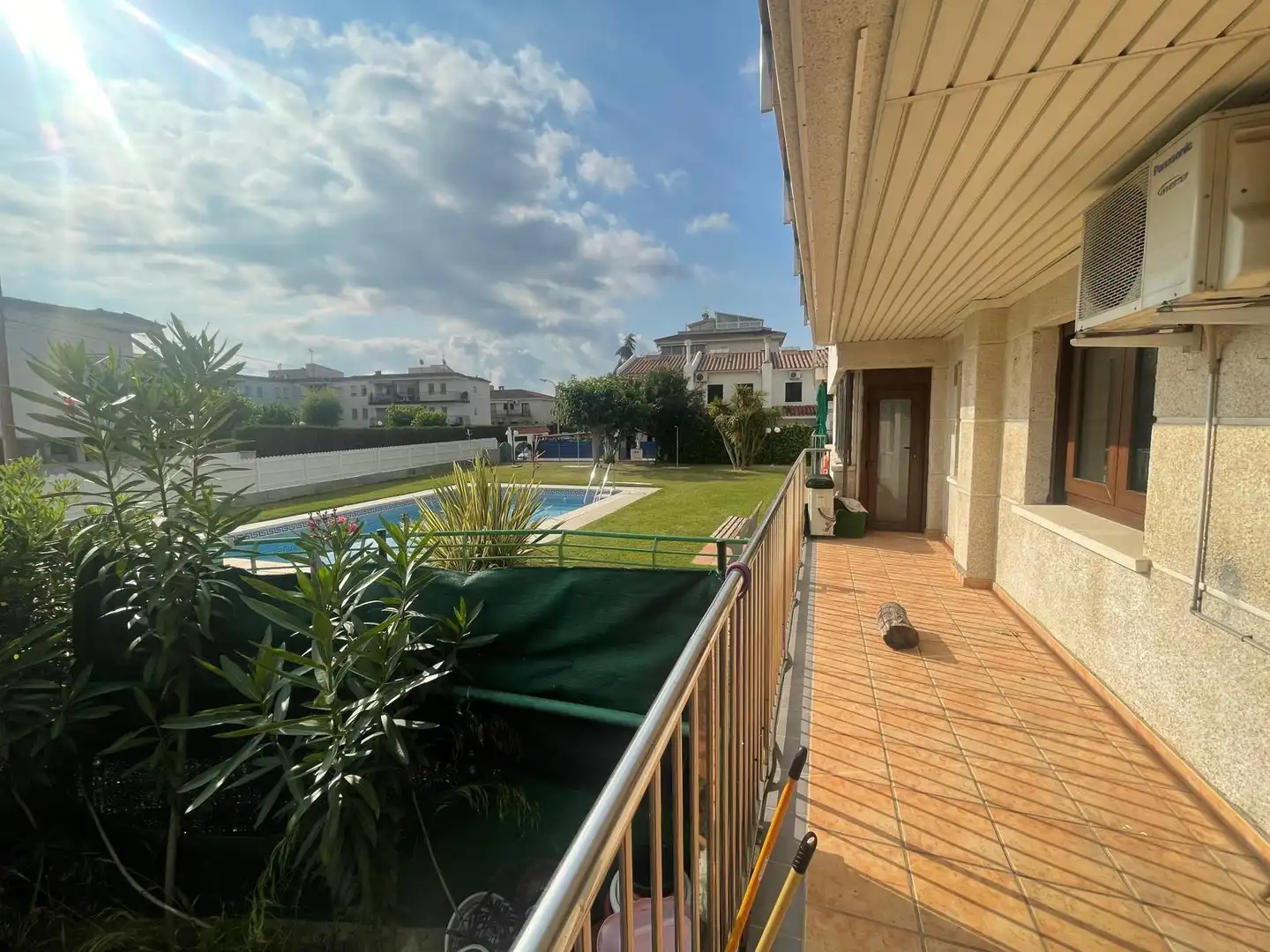 Außenansicht von Erdgeschoss zum Verkauf in Cunit mit Klimaanlage, Privatgarten und Terrasse