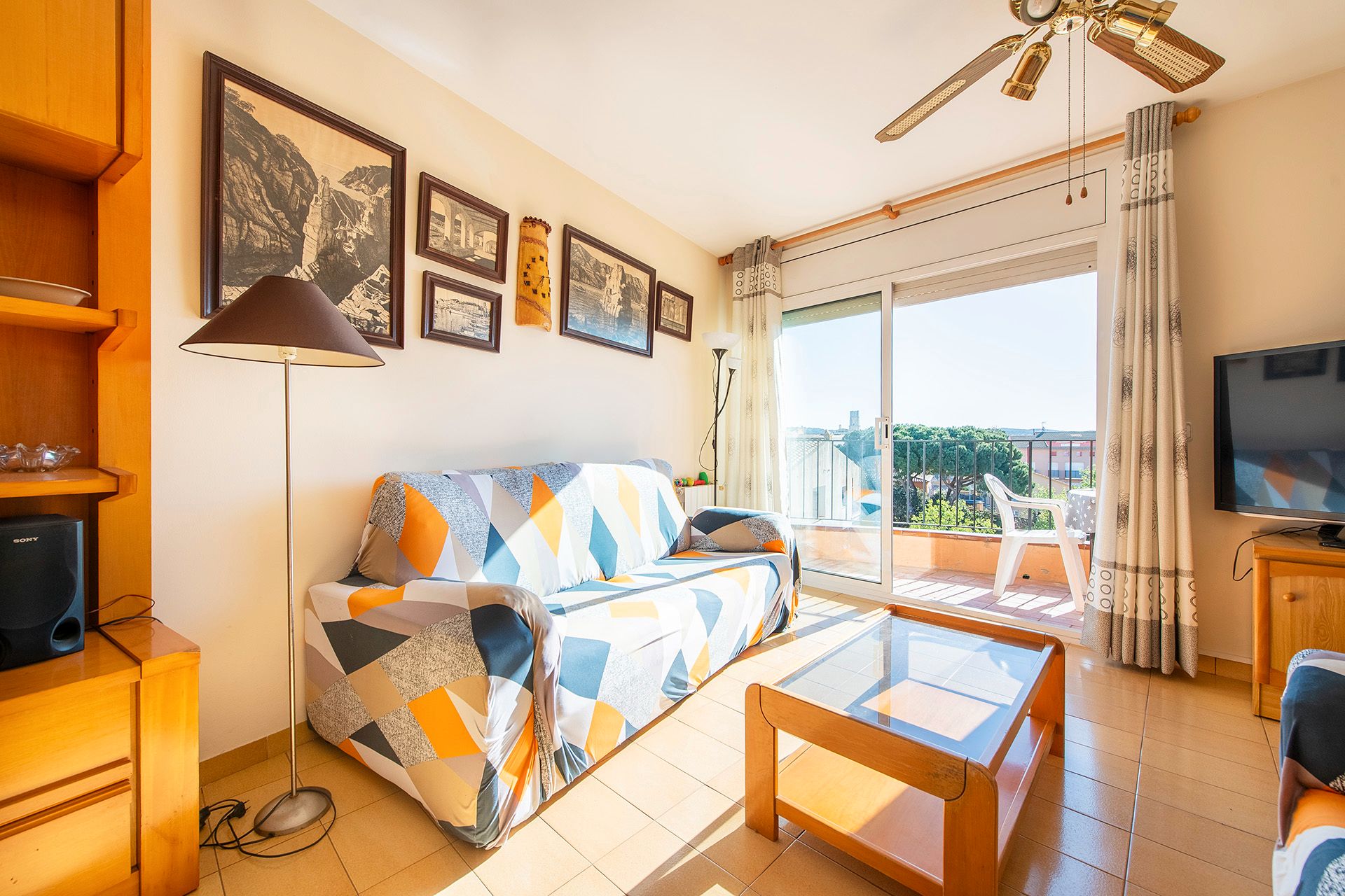 Living room of Flat for sale in Palafrugell  with Heating, Terrace and Furnished