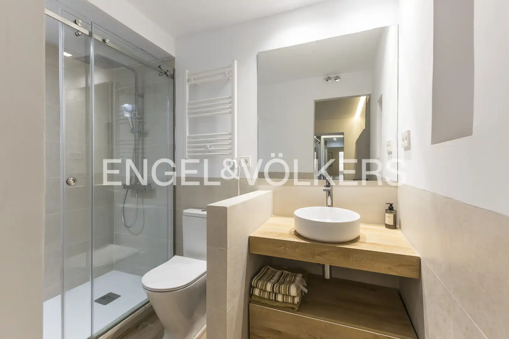 Badezimmer von Wohnung zum Verkauf in Madrid mit Heizung und Möbliert