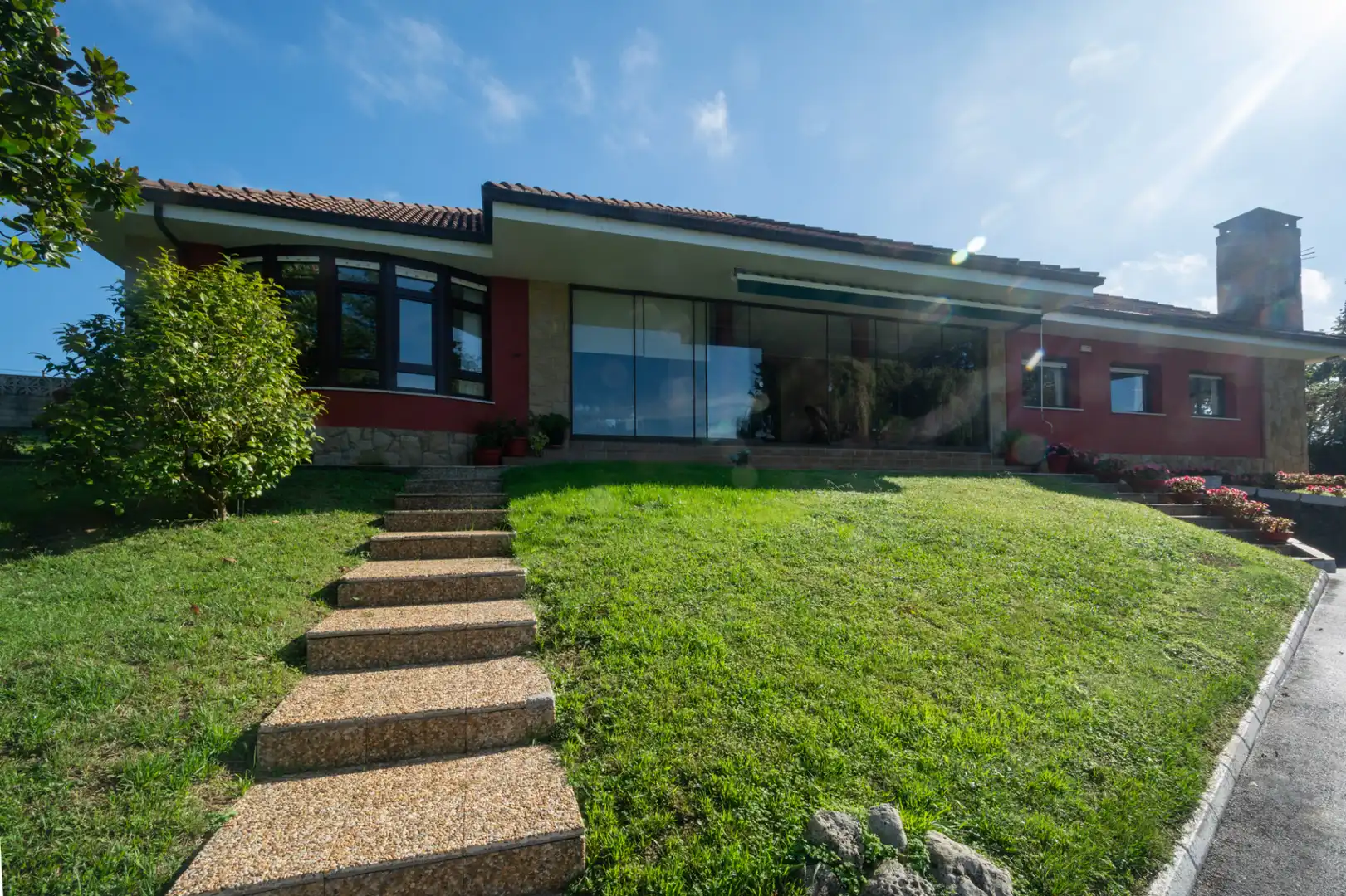Vista exterior de Casa o chalet en venta en Somió - Cabueñes