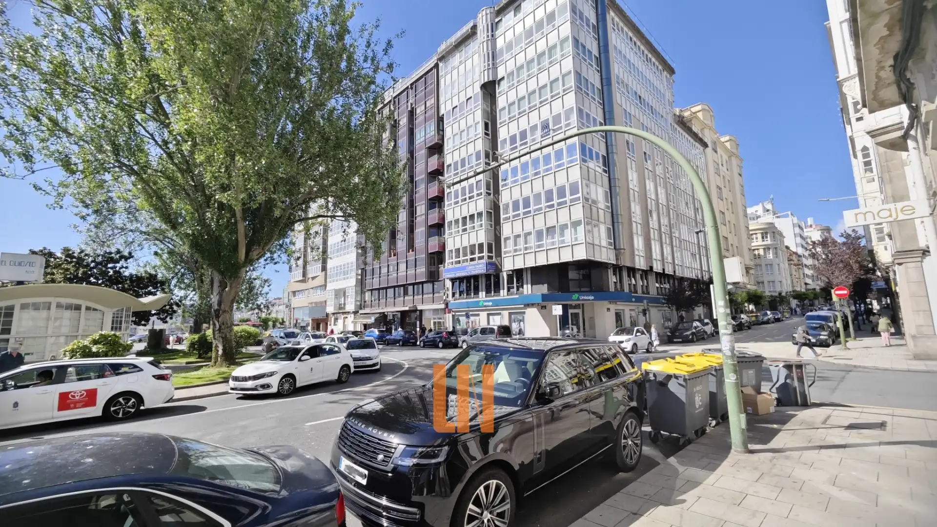 Vista exterior de Pis en venda en A Coruña Capital  amb Calefacció, Parquet i Forn