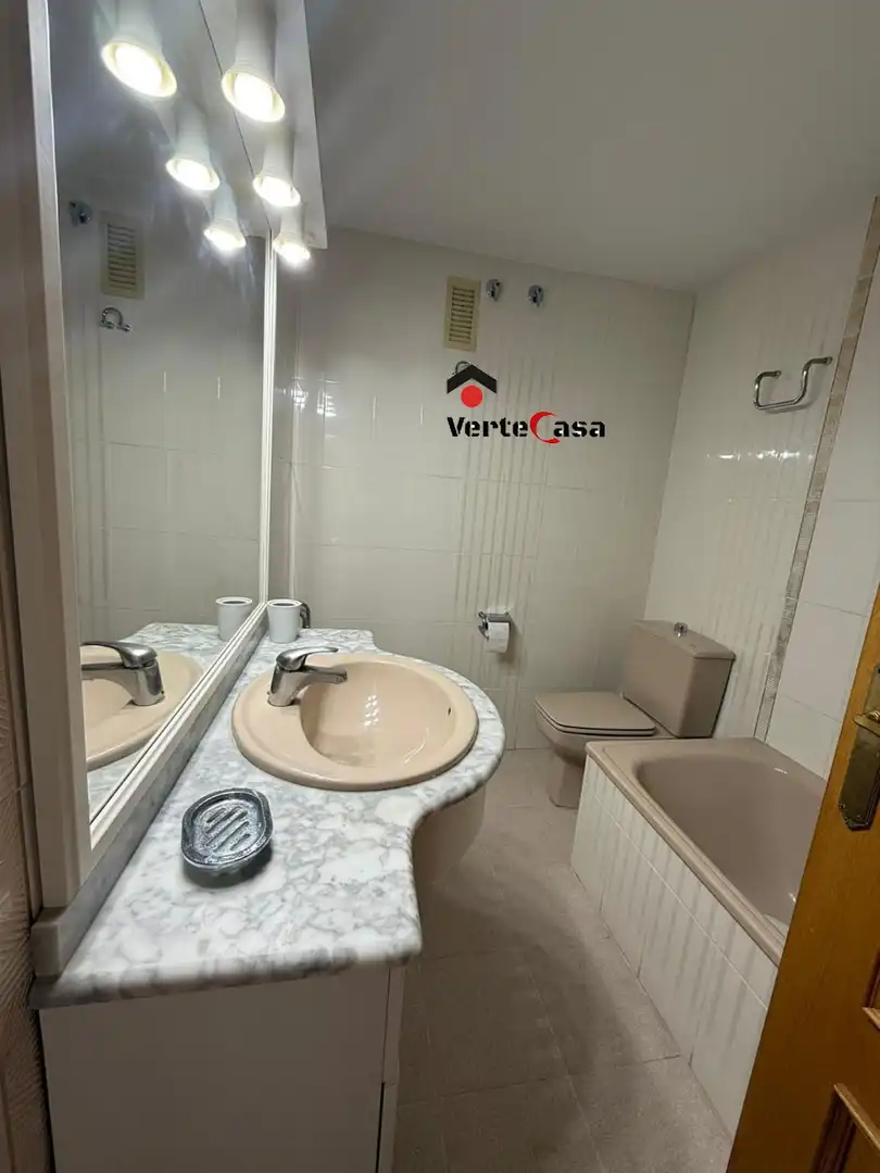 Bany de Apartament de lloguer en El Puig de Santa Maria amb Calefacció, Terrassa i Piscina comunitària