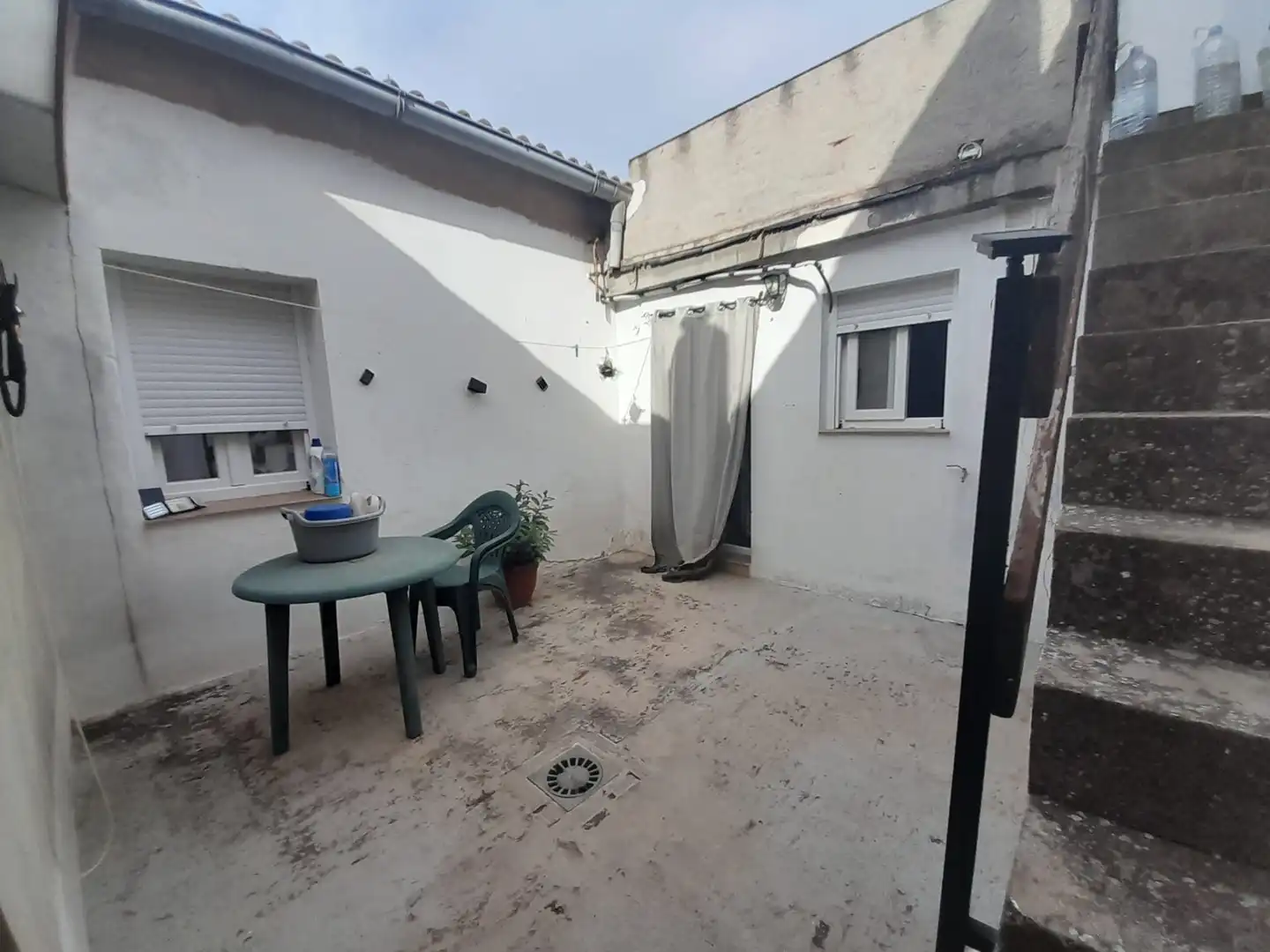 Außenansicht von Einfamilien-Reihenhaus zum Verkauf in Puertollano mit Terrasse
